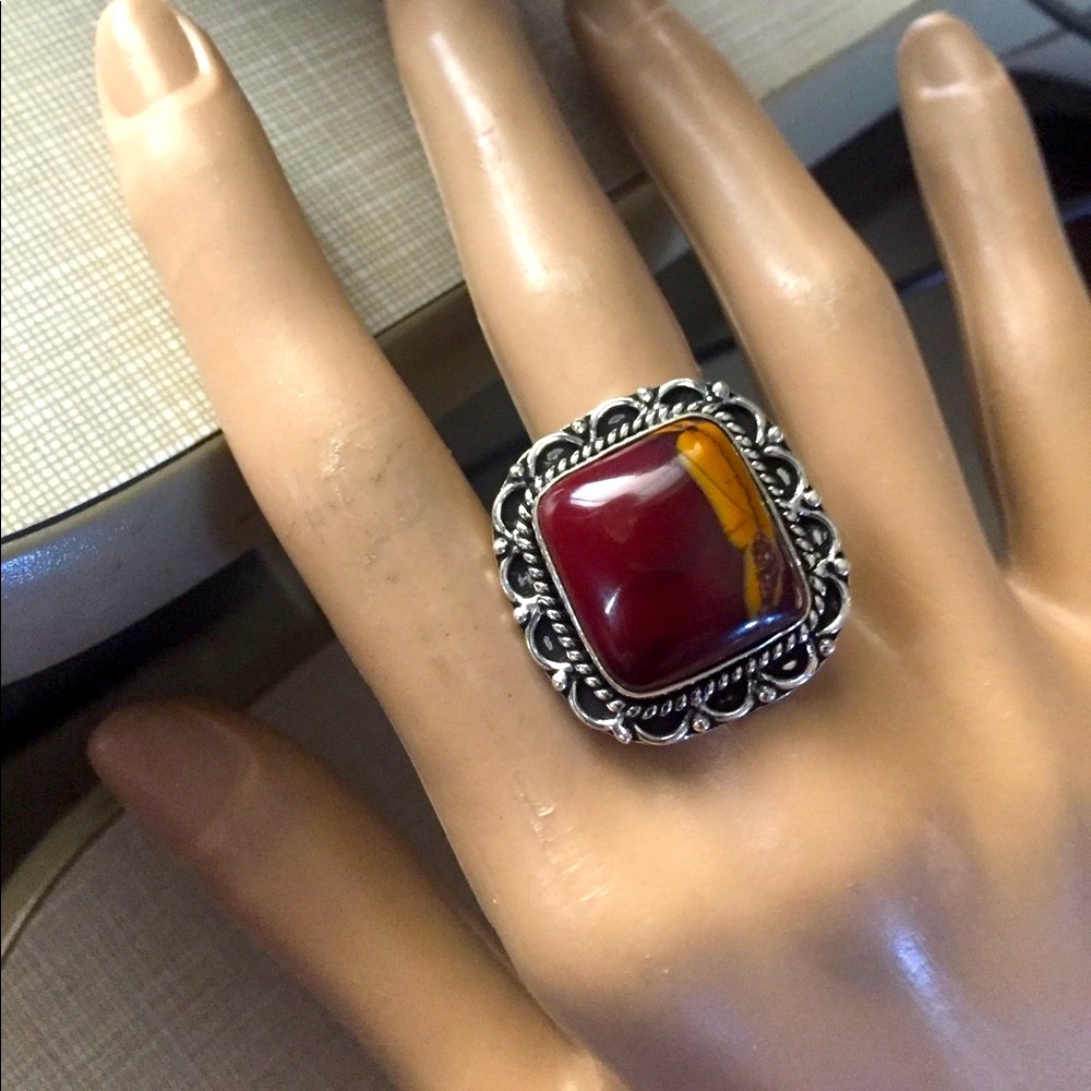 Beautiful vintage mookaite 2 tone stone style artwork Ring